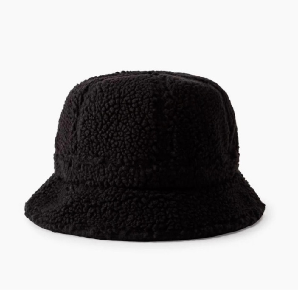 Aritzia Sherpa Black Bucket Hat